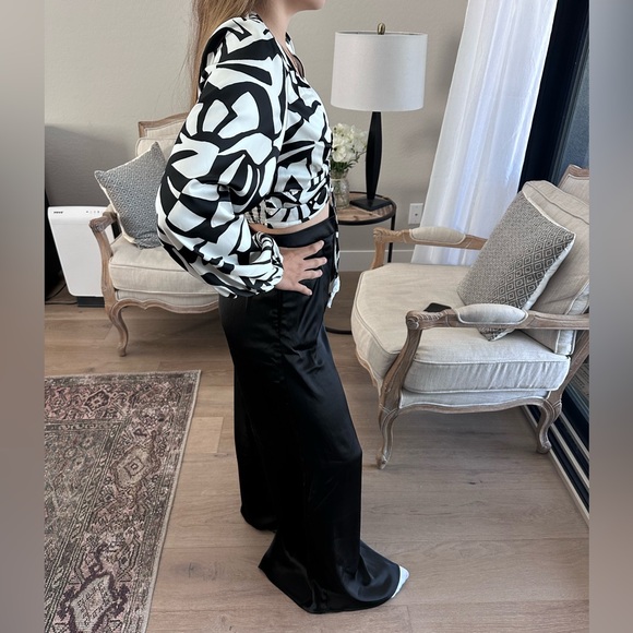 Caroline Constas Black & White Retro Top & Black Pants Set - Picture 6 of 11